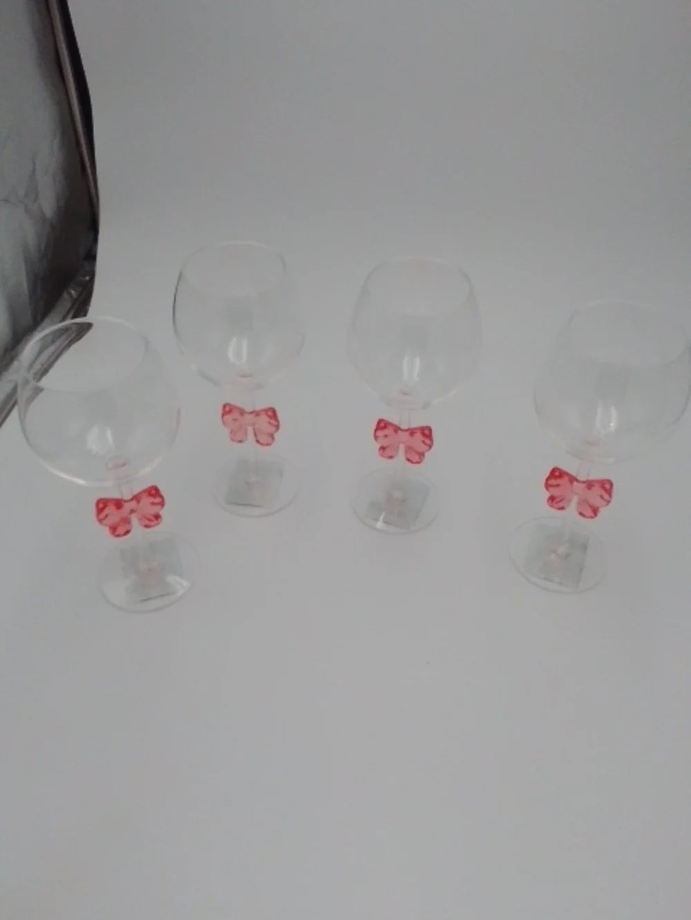 The Spring Shop Clear Plastic Wine Glasses with Pink Bow Accents - Set of 4